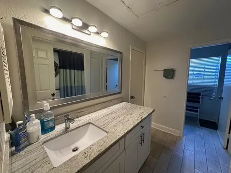9809 Richmond Ave, Unit J-12 Houston TX 77042