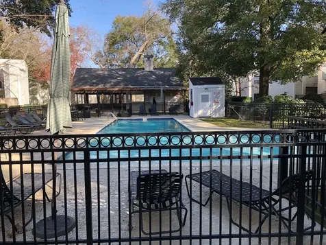 9809 Richmond Ave, Unit J-12 Houston TX 77042