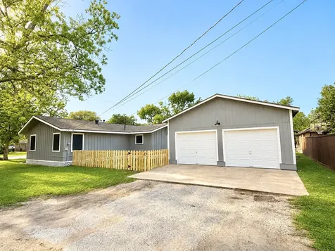 310 S Shanks Street Clute TX 77531