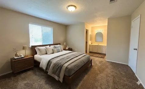 7646 Western Oak Lane Houston TX 77040