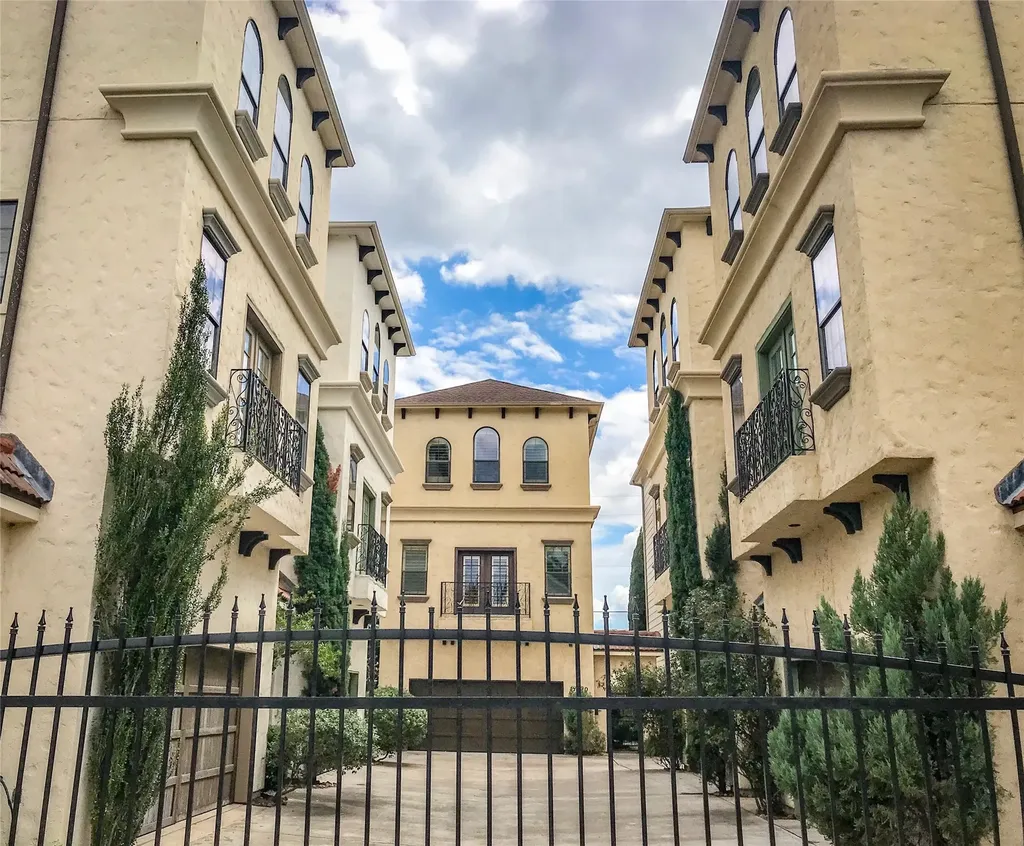 1432 W 21st Street F Houston TX 77008
