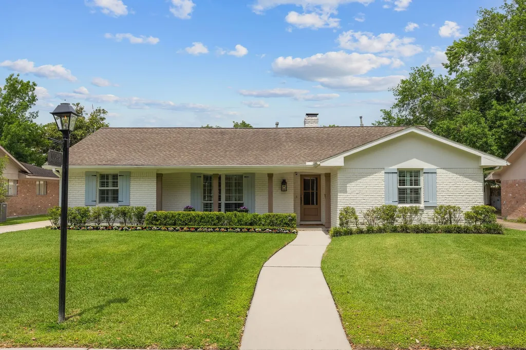 10046 Meadow Lake Lane Houston TX 77042