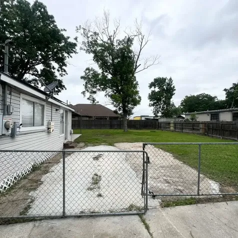 2707 Almendares Avenue Pasadena TX 77506