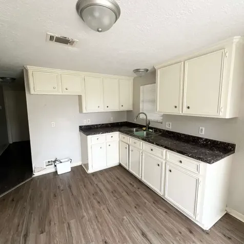 2707 Almendares Avenue Pasadena TX 77506