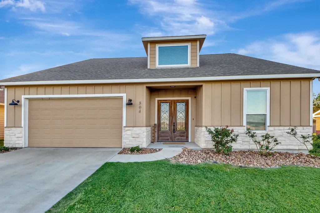 804 Catclaw Lane Edna TX 77957