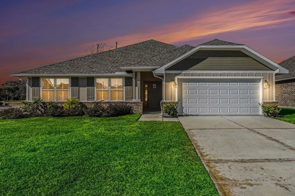 601 Greystone Lane Angleton TX 77515