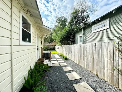 1035 Louise Street Houston TX 77009