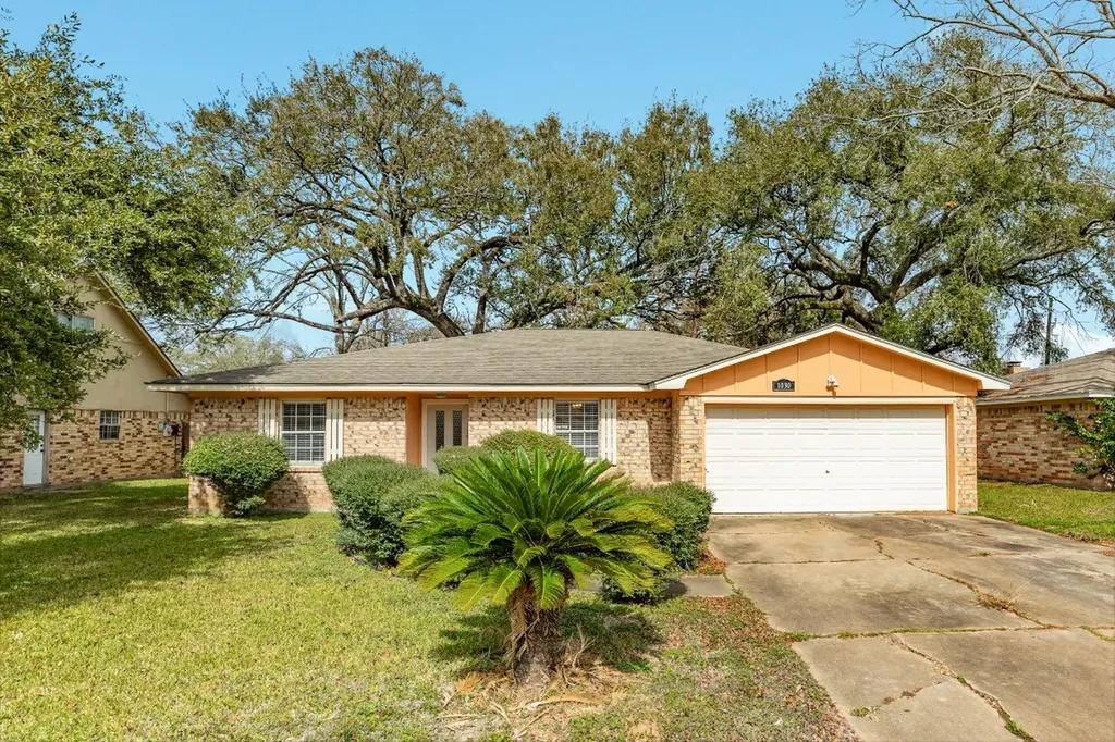 1030 Maple Street Clute TX 77531