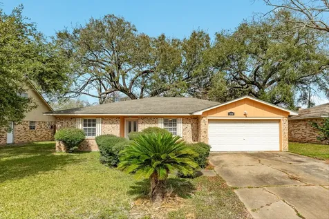 1030 Maple Street Clute TX 77531