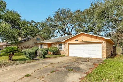 1030 Maple Street Clute TX 77531