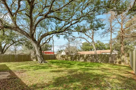 1030 Maple Street Clute TX 77531