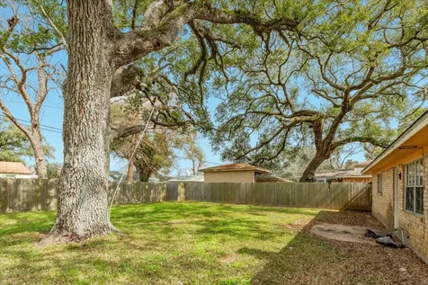 1030 Maple Street Clute TX 77531