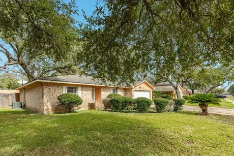 1030 Maple Street Clute TX 77531