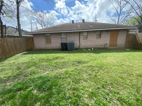 3827 Amos Street Houston TX 77021