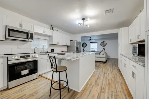 706 Beaumont Street Anahuac TX 77514