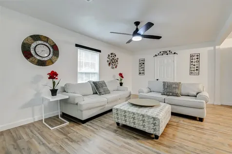 706 Beaumont Street Anahuac TX 77514