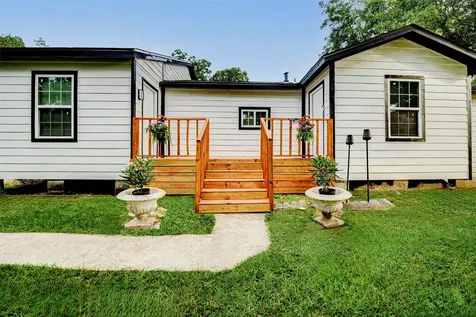 706 Beaumont Street Anahuac TX 77514