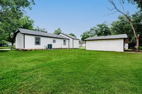 706 Beaumont Street Anahuac TX 77514