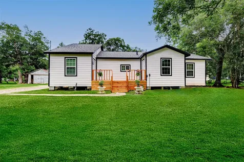 706 Beaumont Street Anahuac TX 77514