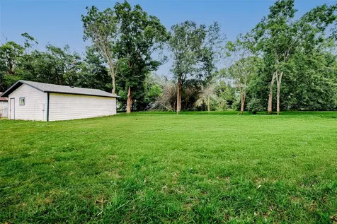 706 Beaumont Street Anahuac TX 77514