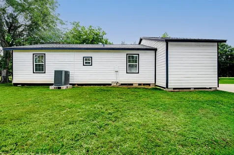 706 Beaumont Street Anahuac TX 77514