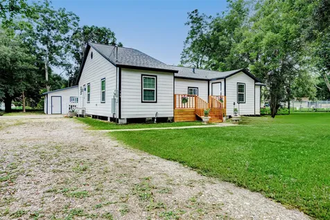 706 Beaumont Street Anahuac TX 77514