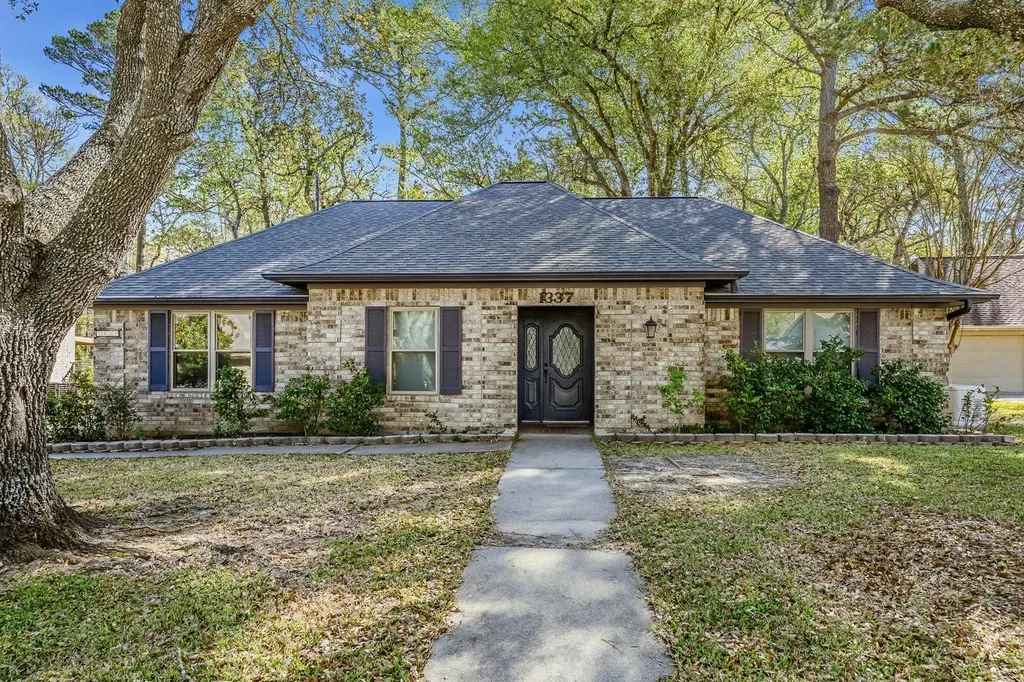 1337 Green Briar Drive Huntsville TX 77340