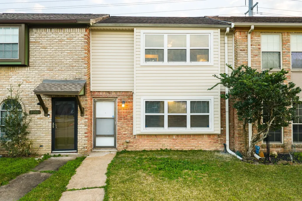 8300 Oakhaven Road La Porte TX 77571