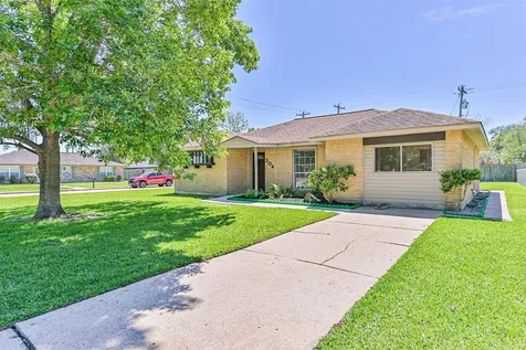 304 Avondale Lane Friendswood TX 77546