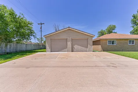 304 Avondale Lane Friendswood TX 77546