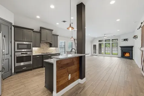 103 Boarsmen Court Montgomery TX 77316