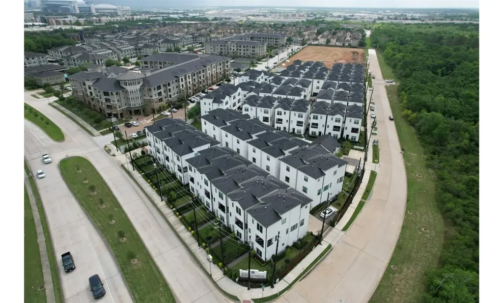 2802 Grand Fountains Drive F Houston TX 77054