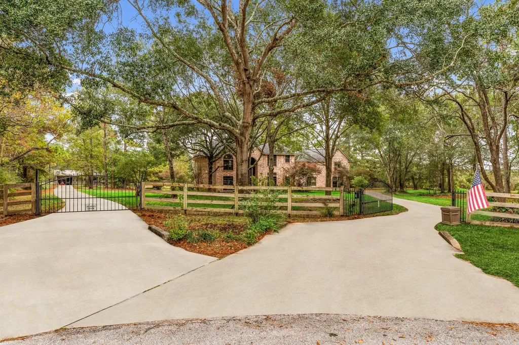 1019 Towering Oaks Street Magnolia TX 77355