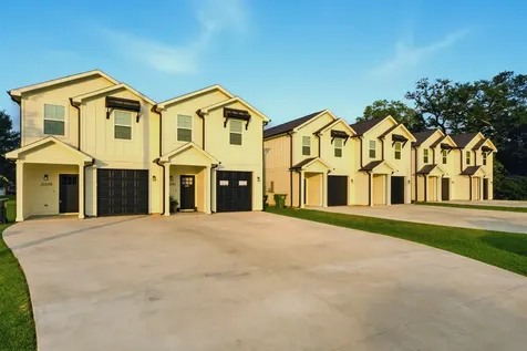 3150 B N Cleveland Street Dayton TX 77535