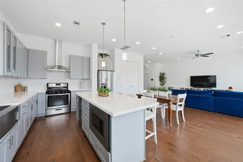 327 Yale Oaks Lane Houston TX 77091