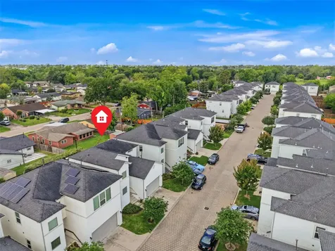 327 Yale Oaks Lane Houston TX 77091