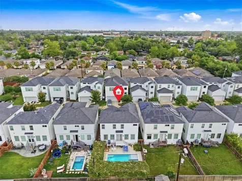 327 Yale Oaks Lane Houston TX 77091