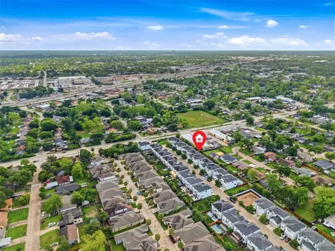 327 Yale Oaks Lane Houston TX 77091