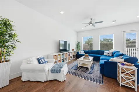 327 Yale Oaks Lane Houston TX 77091