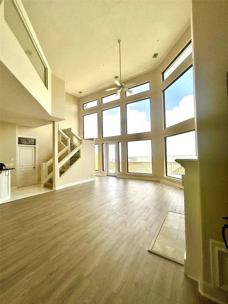 807 Kipp Avenue C Kemah TX 77565