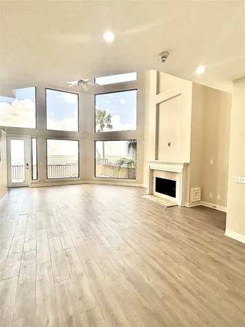 807 Kipp Avenue C Kemah TX 77565