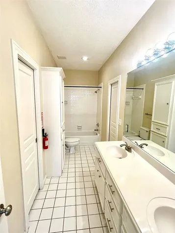 807 Kipp Avenue C Kemah TX 77565