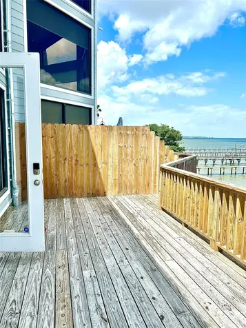 807 Kipp Avenue C Kemah TX 77565