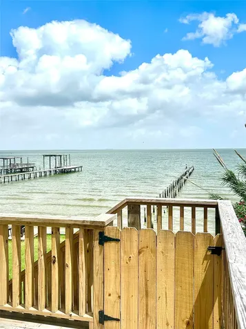 807 Kipp Avenue C Kemah TX 77565