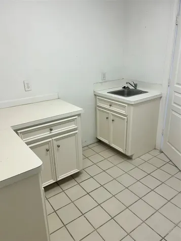 807 Kipp Avenue C Kemah TX 77565