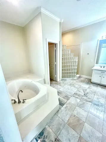 807 Kipp Avenue C Kemah TX 77565
