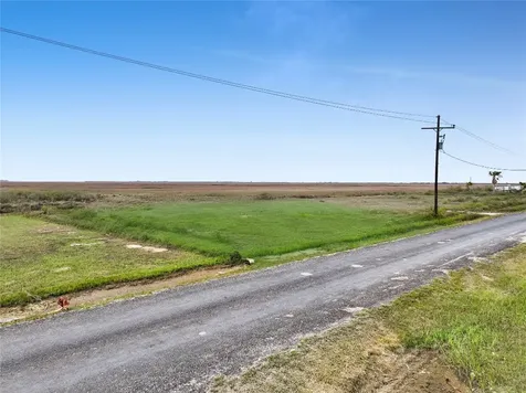 1177 N Tinkle Lane Crystal Beach TX 77650
