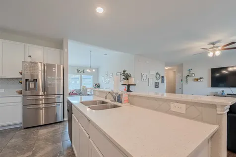 2446 Palisade Crest Drive Rosharon TX 77583