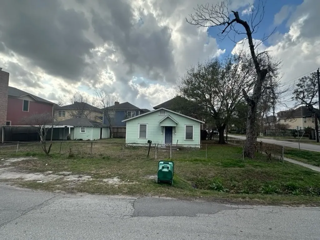 2543 Bevis Street Houston TX 77008