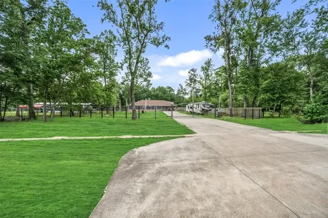 90 County Road 3563 Cleveland TX 77357